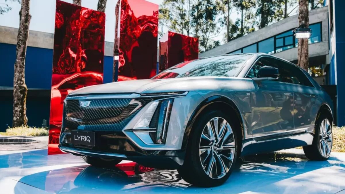 500 cv e mais: conheça os SUVs elétricos da Cadillac que acabam de estrear no Brasil