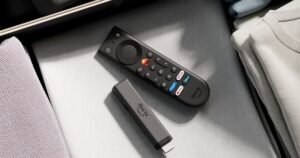 Amazon lança Fire TV Stick 4K com novo controle remoto, mas sem sideloading