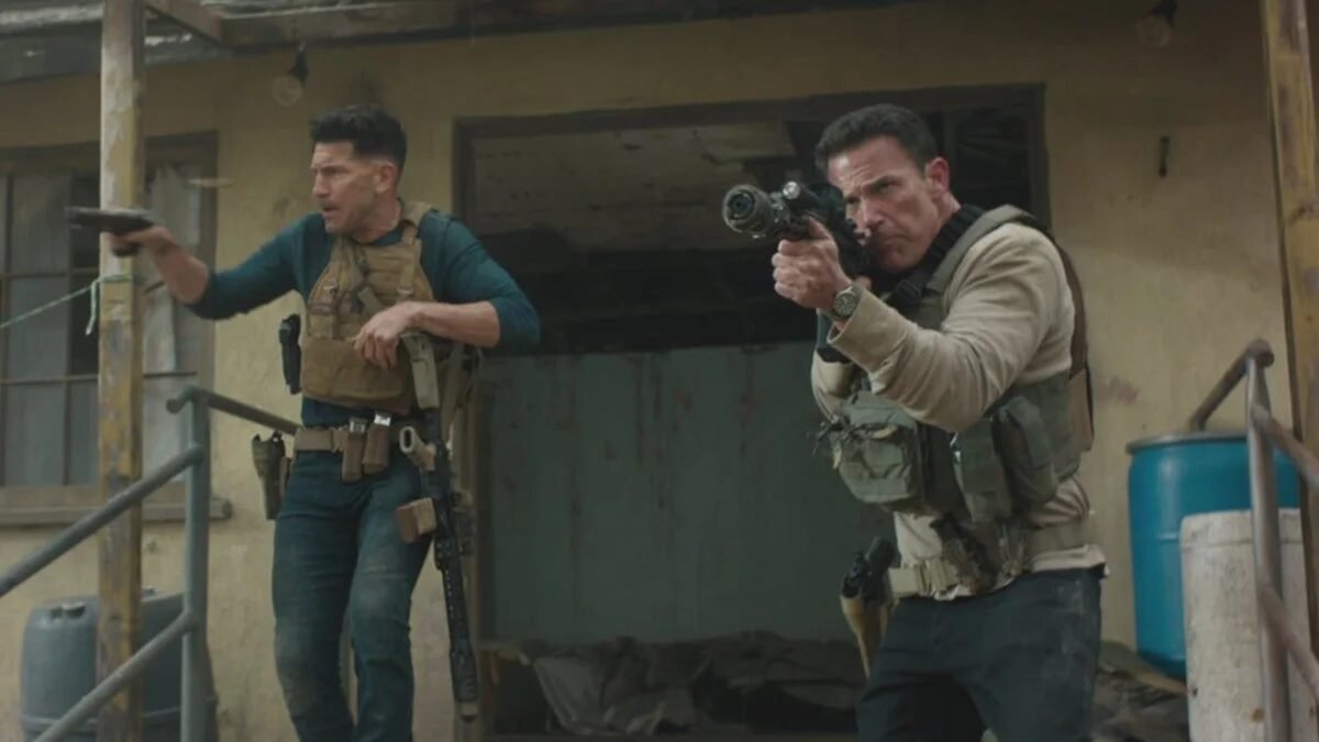 Filme de ação violenta com Ben Affleck e Jon Bernthal bomba no streaming
