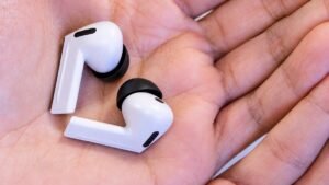 Galaxy Buds3 FE despenca para R$ 530 com cupom; tem ANC e Galaxy AI