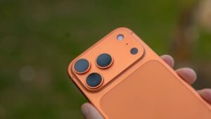 Ligações falsas usam voz de IA para destravar iPhones roubados no Brasil