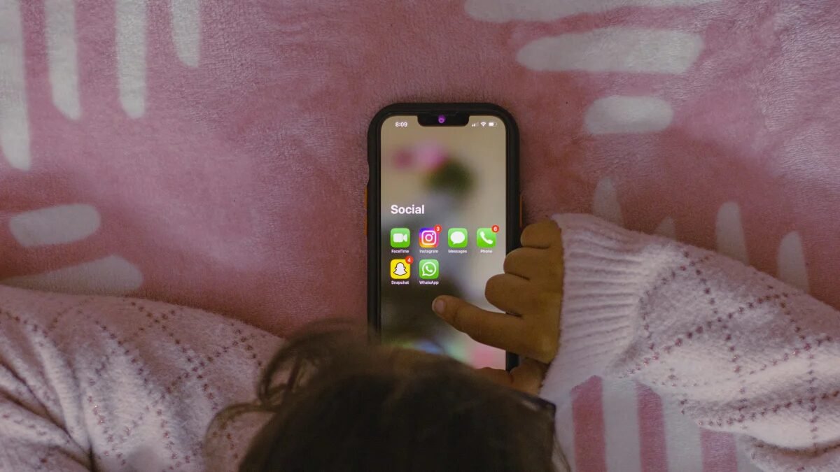 Vício em celular? Apple cria guia para ajudar família a reduzir o tempo de tela