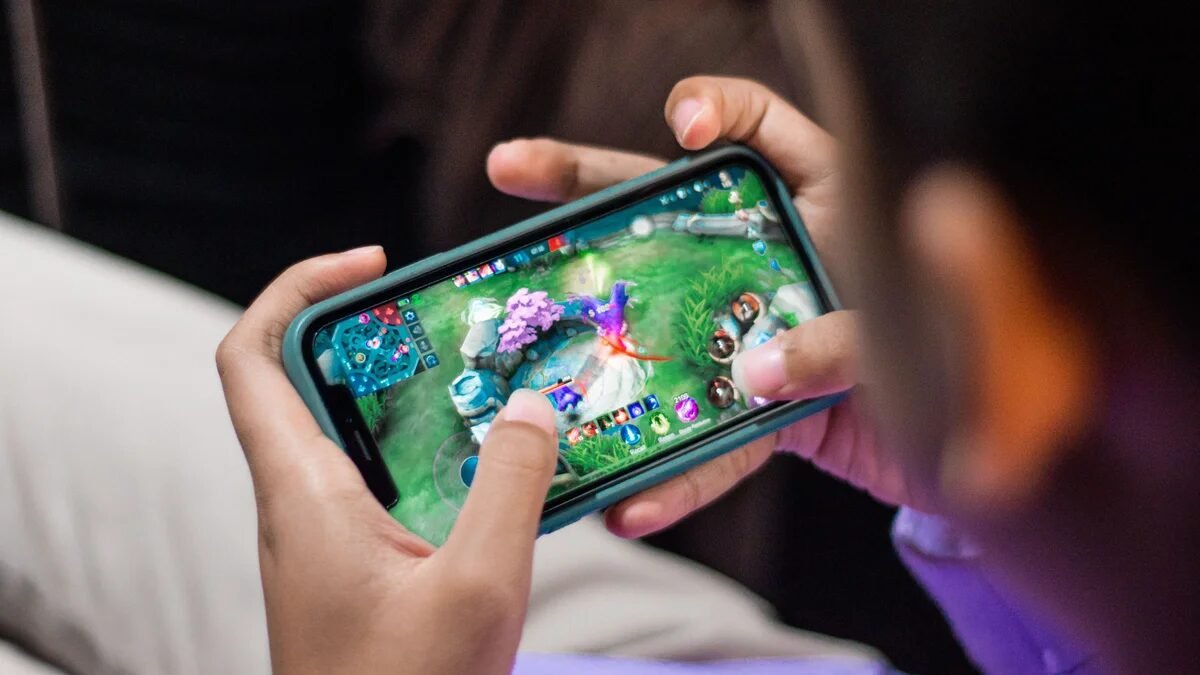 A evolução das telas nos smartphones: inovação e conforto para o usuário
