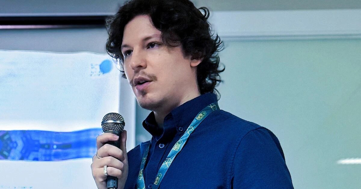 Adriano Camacho, editor de cibersegurança no TecMundo, vence Prêmio ESET de Jornalismo
