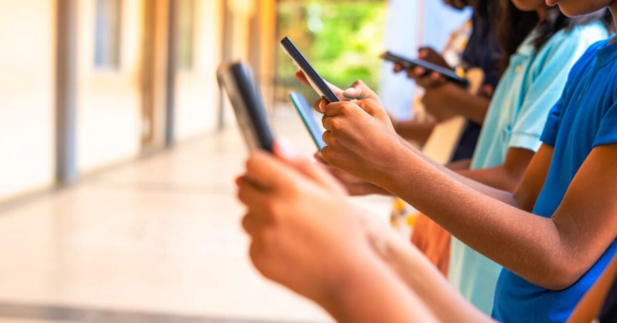 App Store e Play Store permitem que menores tenham acesso a apps de ‘deep nude’, alerta estudo
