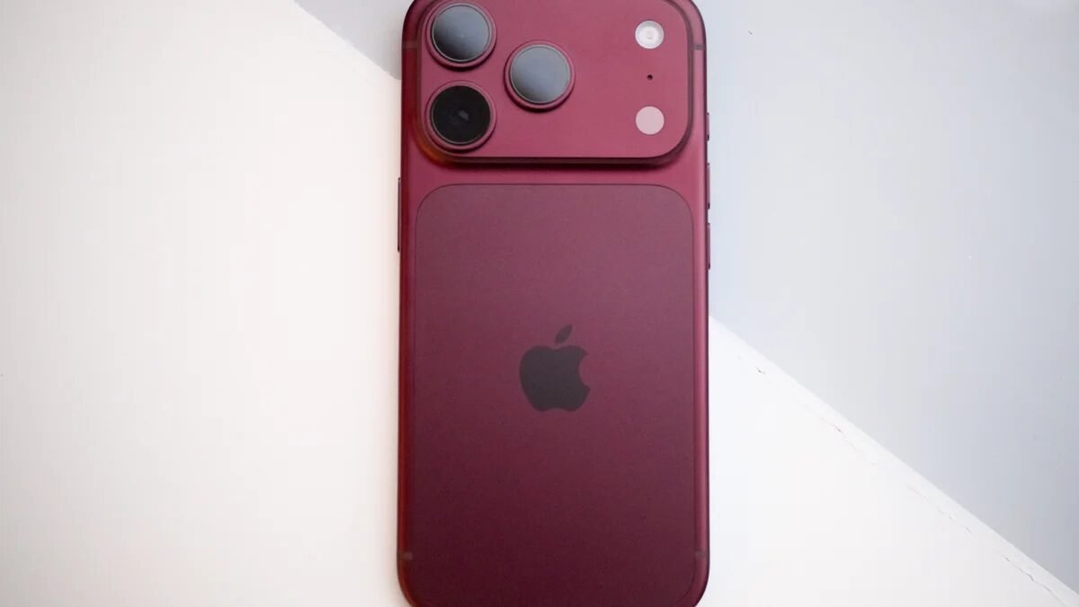 Bateria do novo iPhone dura bem mais que de Galaxy; assista ao teste