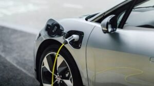 Brasil alcança marca histórica nas vendas de carros elétricos e híbridos
