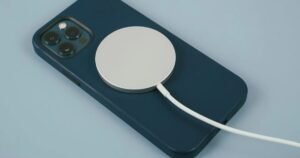 Carregador por indução para iPhone: opções seguras para comprar