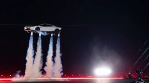 Carro elétrico que "voa"? Tesla apresenta novo Roadster com jatos de gás e manobras no ar