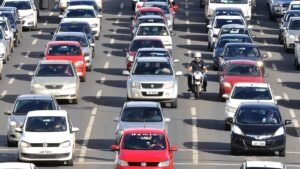 Carro por R$ 5 mil vale a pena? Mecânicos alertam para o "barato que sai caro"