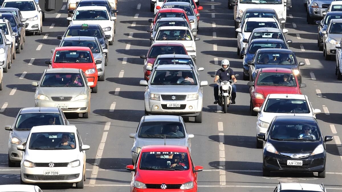 Carro por R$ 5 mil vale a pena? Mecânicos alertam para o "barato que sai caro"