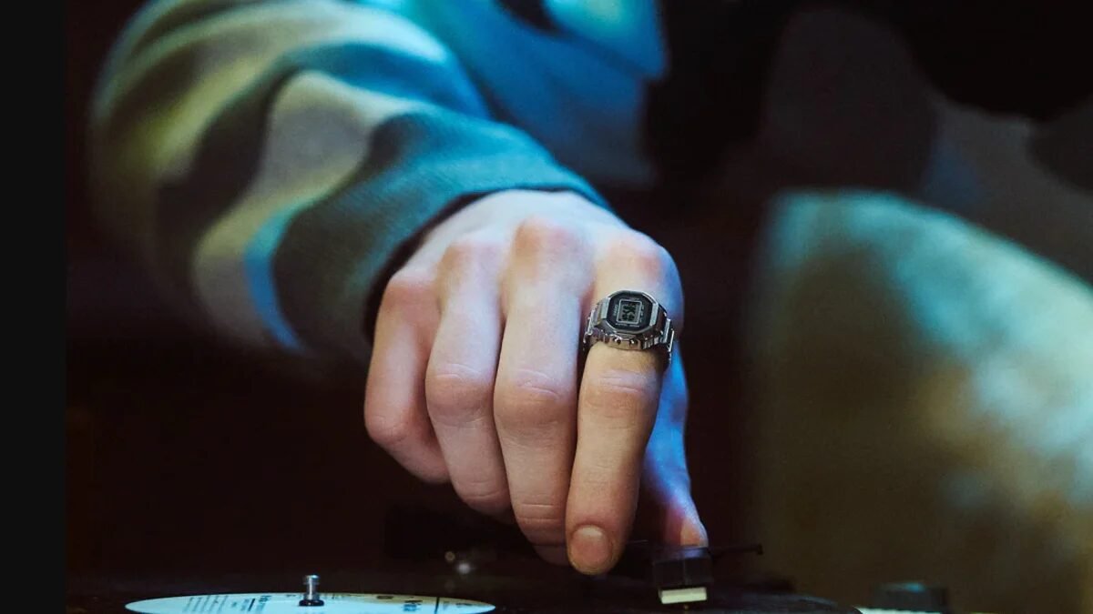 Casio prepara novo anel que funciona como um relógio digital no dedo