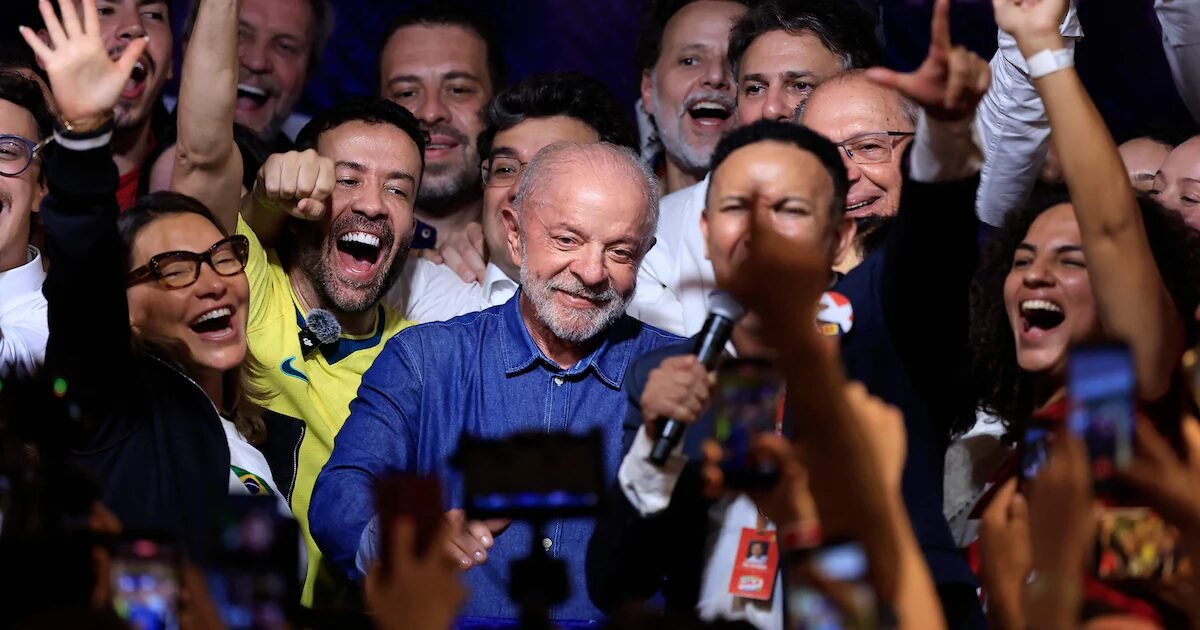 Em discurso de vitória, Lula diz que pretende atrair data centers e lançar IA brasileira