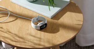 Fitbit Edge: Google lança pulseira inteligente que disputa com a Xiaomi ‘Mi Band’