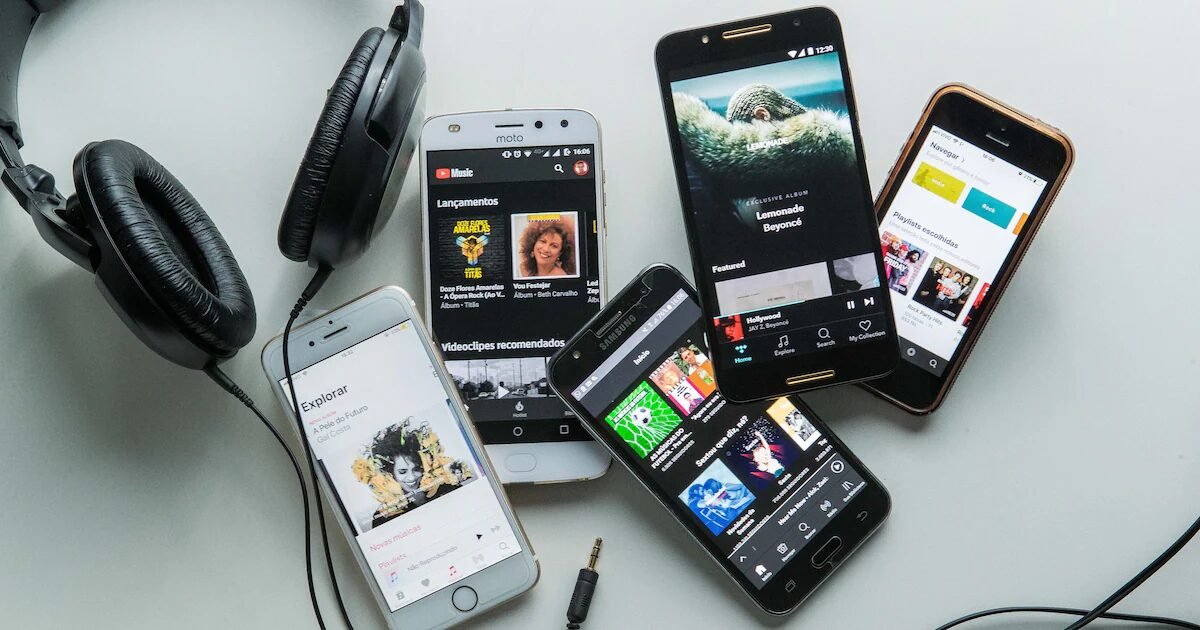 Homem é condenado nos EUA por fraude com músicas de IA no streaming