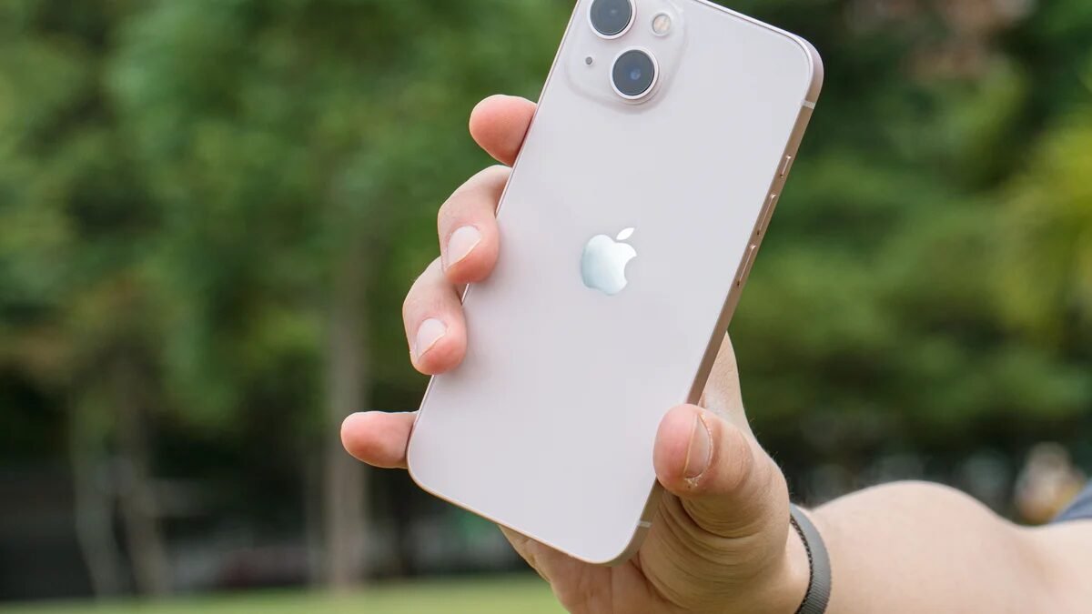 iPhone 13 lidera ranking de celulares mais consertados no Brasil em 2026
