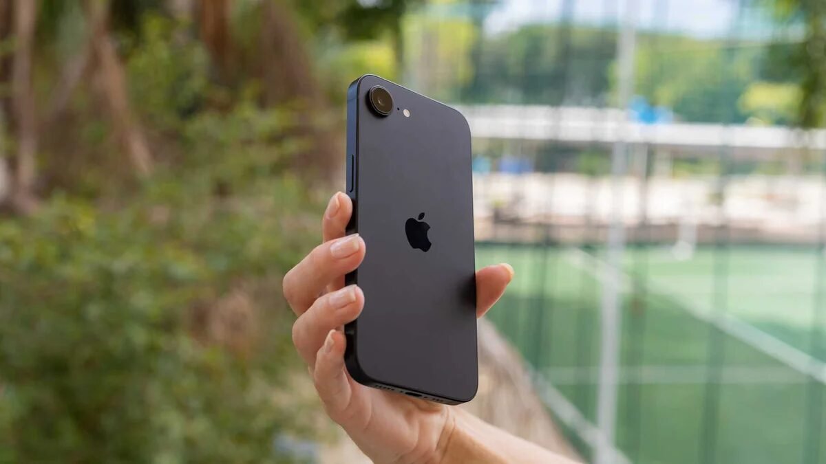 iPhone 18e surge em vazamento com câmera de selfie de 24 MP