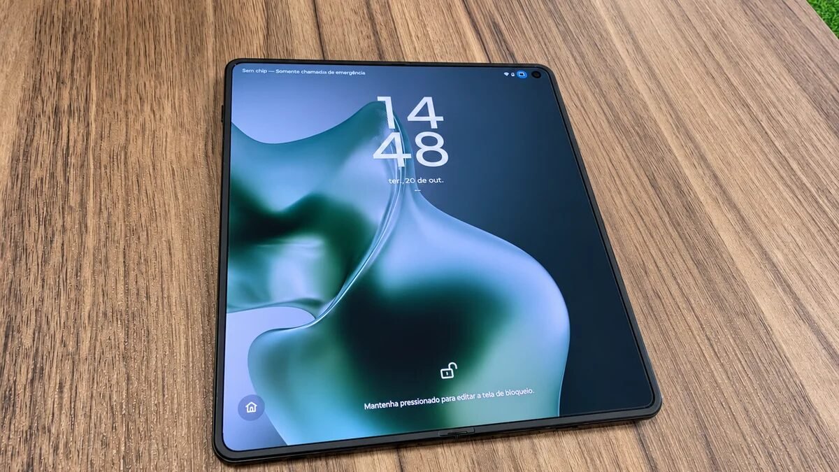 Motorola está perto de lançar seu "iPhone Duo" e preço já vazou