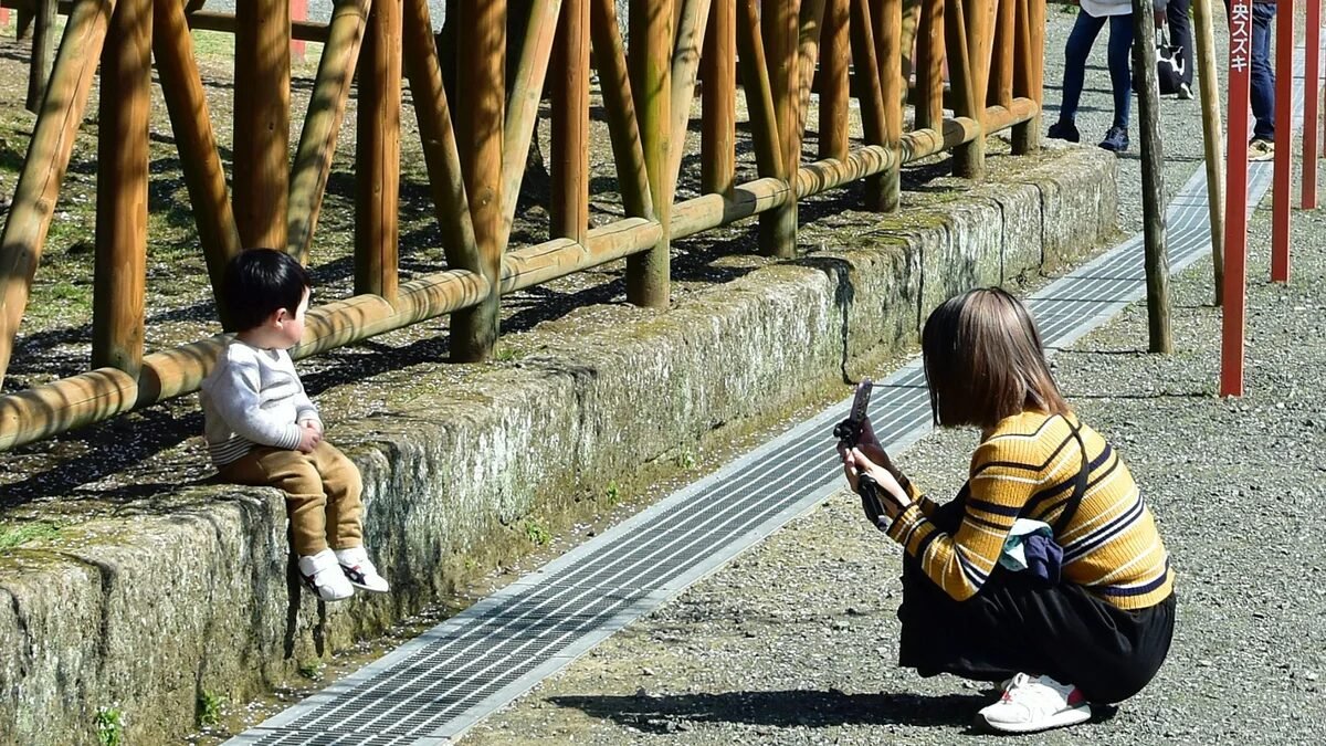 Pais trocam fotógrafo escolar pelo ChatGPT, mas economia cobra em privacidade
