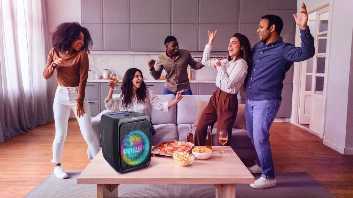 Philips traz ao Brasil caixa de som grandona com RGB e preço camarada