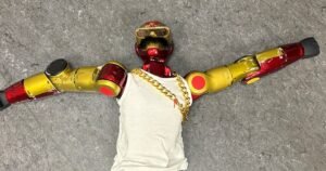 Robô humanoide é apreendido após tentar assediar adolescente na Alemanha
