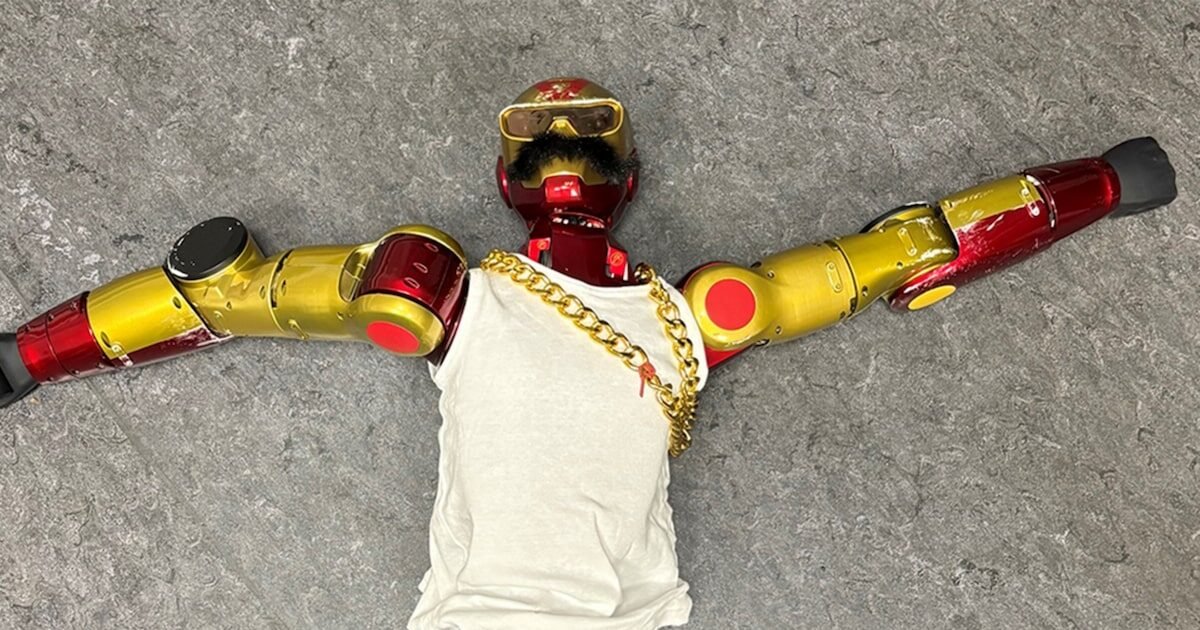 Robô humanoide é apreendido após tentar assediar adolescente na Alemanha