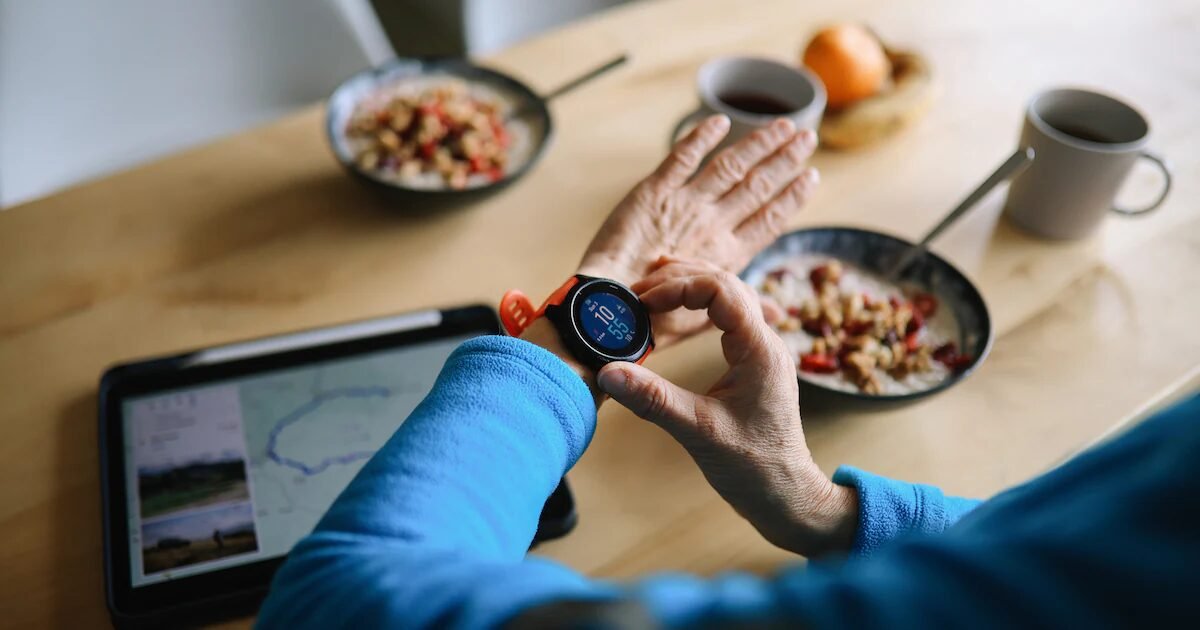 Seleção de smartwatches e smartbands com até 73% de desconto