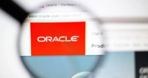 ShinyHunters: criminosos abusaram de três falhas em ataque inédito a Oracle