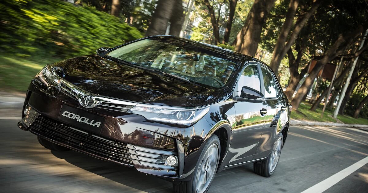 Toyota Corolla real é dirigido por IAs em circuito de cones e só uma chega ao fim