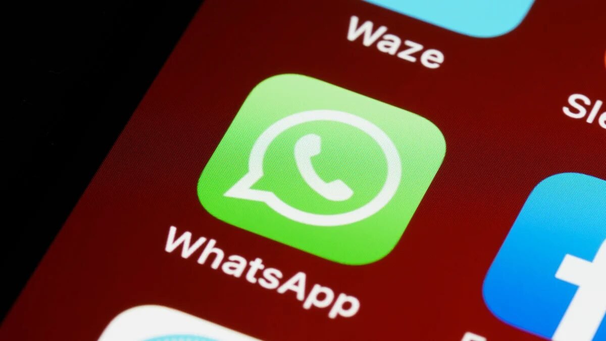 WhatsApp começa a testar agendamento de mensagens no iPhone; veja como funciona
